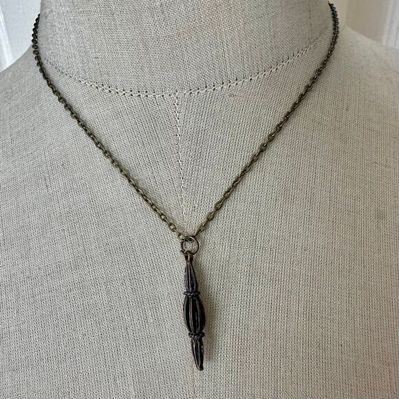 Capsule pendant necklace - Picture 2 of 6